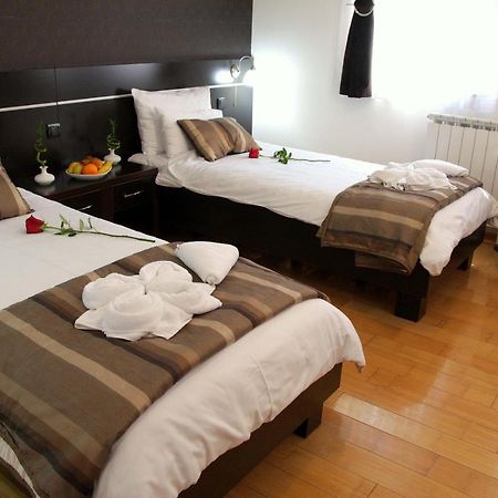 Hotel Novak Zvornik Esterno foto